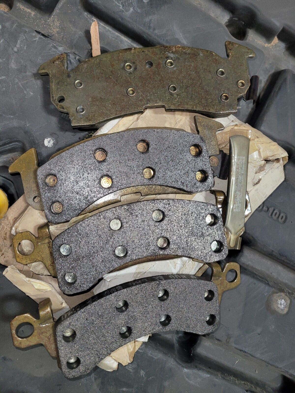 GM 18024836 12300228 Brake Pads KIT M1009 BRAKE PAD SET 1965-85 GM CARS 1971-85