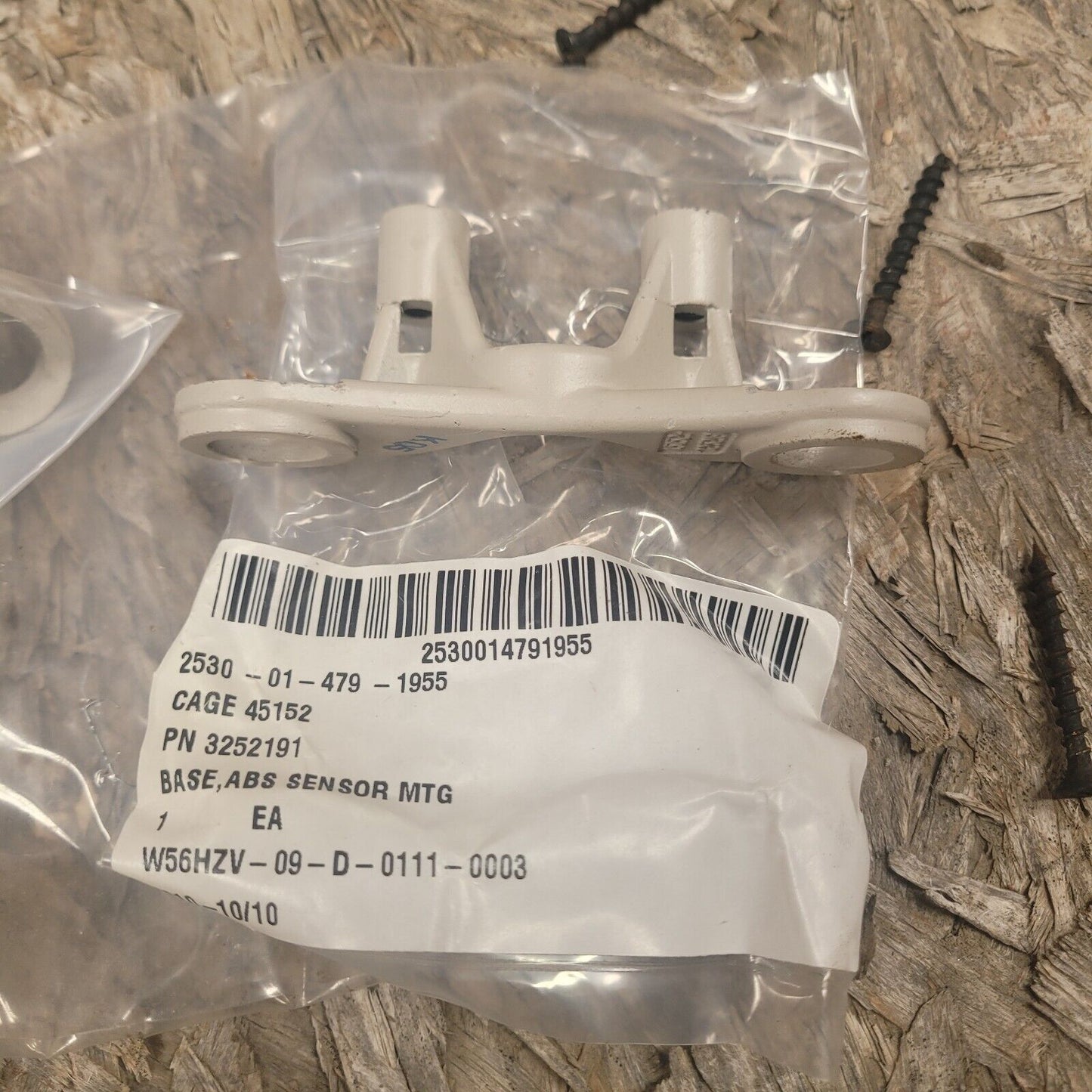 GENUINE OSHKOSH 3252191 MRAP-M-ATV LVSR CARGO TRUCK ABS SENSOR MOUNTING BRACKET