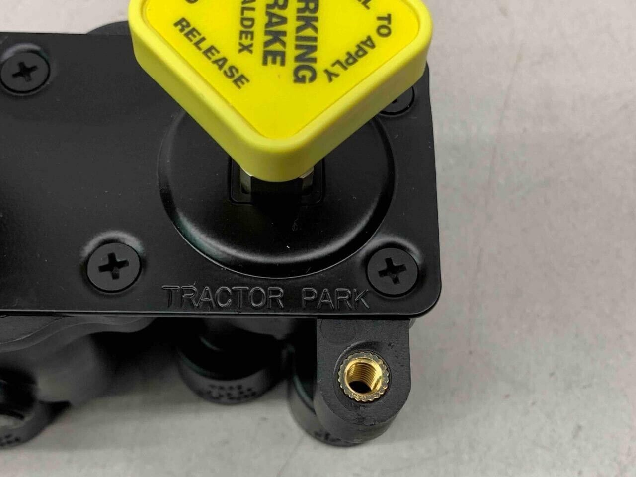 MIDLAND N-4400-D 1730060 AIR BRAKE DASH MANIFOLD VALVE TRUCK 2530-01-362-1613