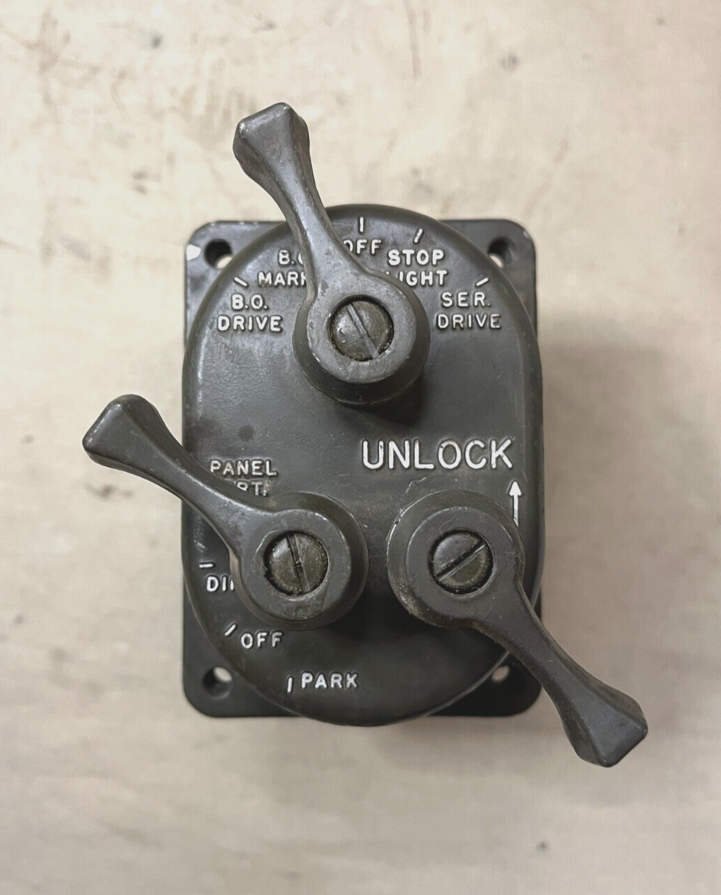MILITARY HEAD LIGHT SWITCH MS51113-1 24V Green 5930-00-307-8856 M998 HUMVEE M925