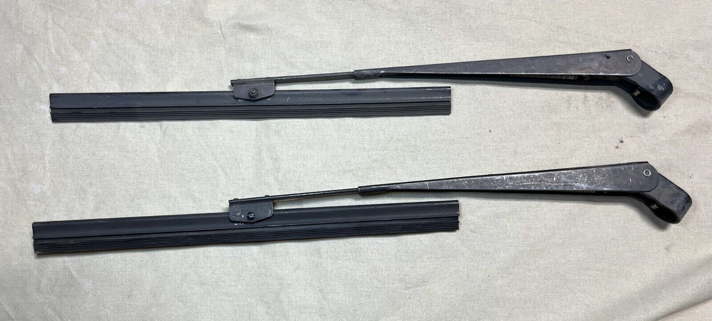 11IN. BLACK HUMVEE HMMWV M998 WINDSHIELD WIPER ARM AND BLADE SET- 1 PAIR  HUMMER