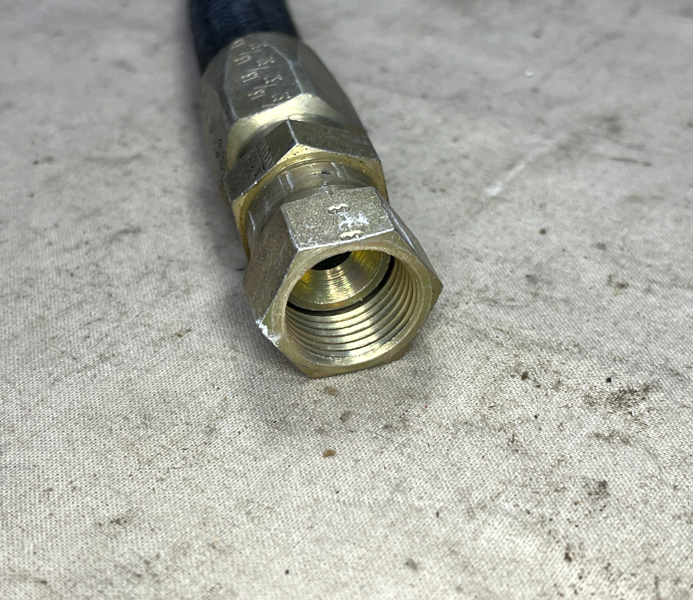 M548, M548A1 M-113A1 10932436-3 48" NONMETALLIC HOSE ASSEMBLY 4720-00-055-5982