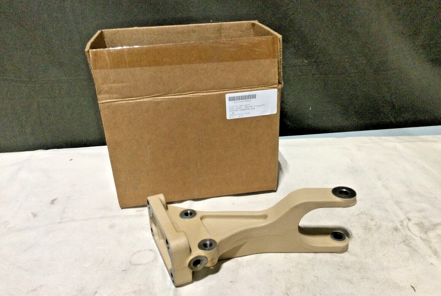 MRAP-MAXXPRO DASH NAVISTAR 3792647C1 STEERING ARM SUPPORT RH 2530-01-583-8519
