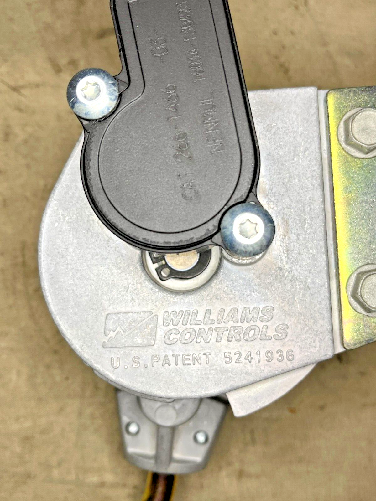 HET M1070, MRAP-M-ATV 133782 THROTTLE PEDAL CONTROL 3242634 2540-01-507-9504