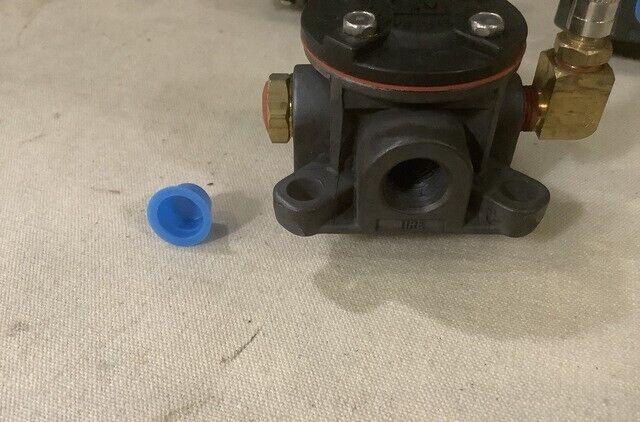 M35A3 M109A4 RCSK17631 WHEEL AIR VALVE,BRAKE PNEUMATIC 12448915 2530-01-419-6303