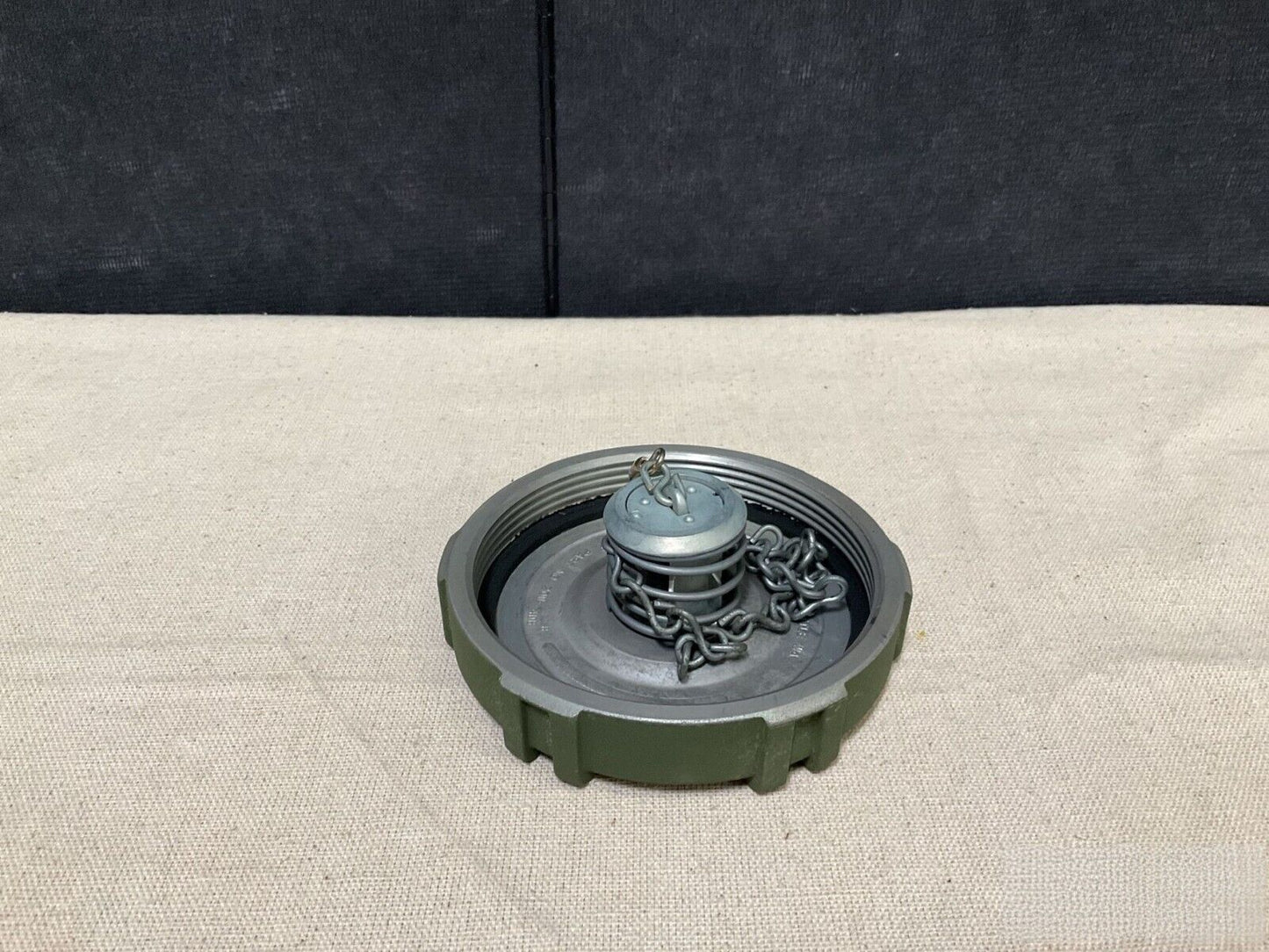 MTVR, M1070, HET, 7 TON TRUCK 3533197 FILLER OPENING CAP 9HS528 2590-01-422-1912