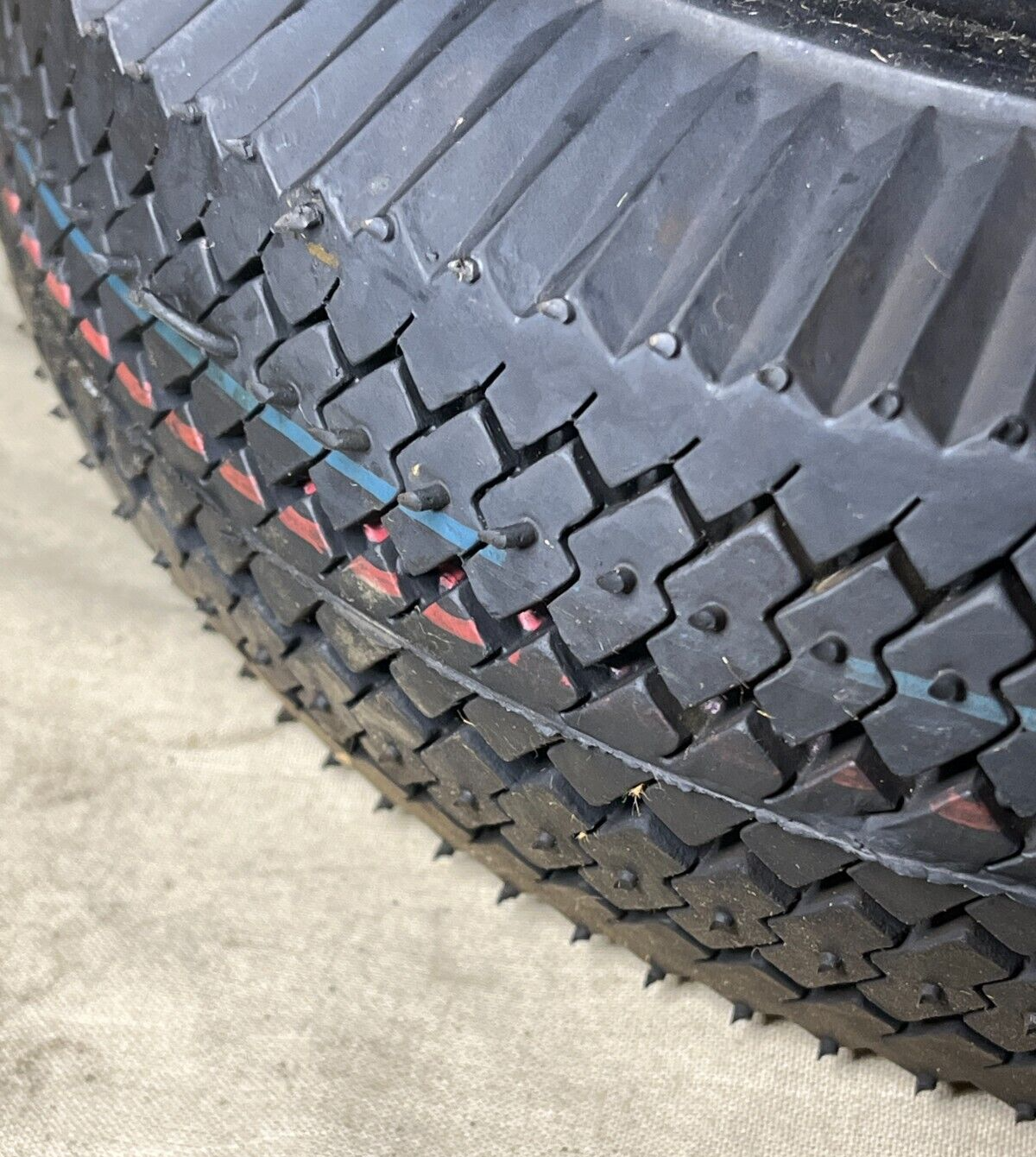 GENUINE CARLISLE SAWTOOTH RIB (NHS) 4.10-6 4 PLY YARD - LAWN TIRE 5190361