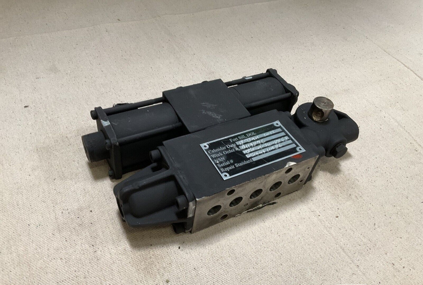 HEMTT 85592-06-24P DIRECTIONAL CONTROL LINEAR VALVE 2CT429 4810-01-210-8868