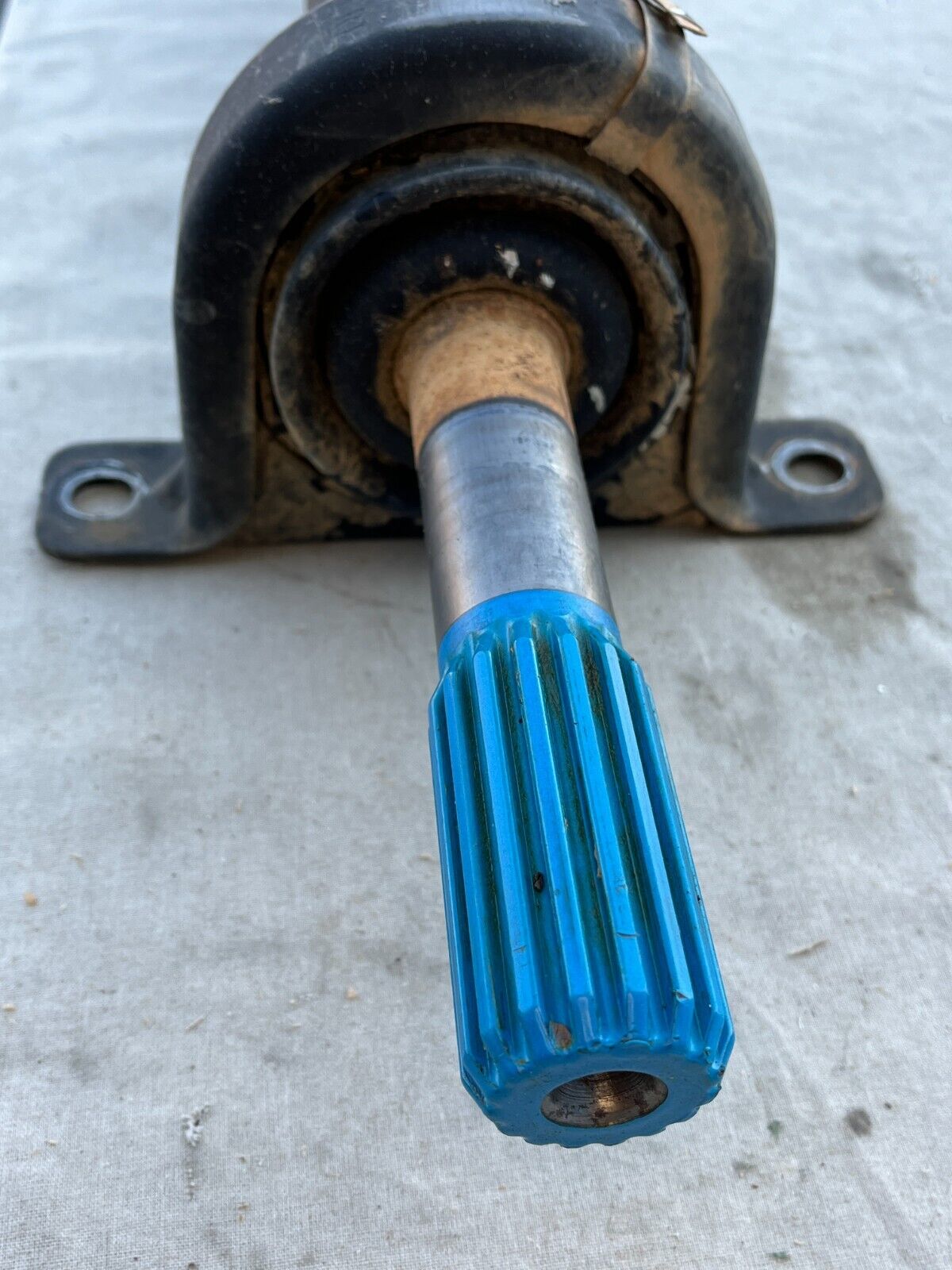 USED M998 HMMWV AM GENERAL PROPELLER SHAFT & U-JOINT 12342620-1 2520-01-423-5120