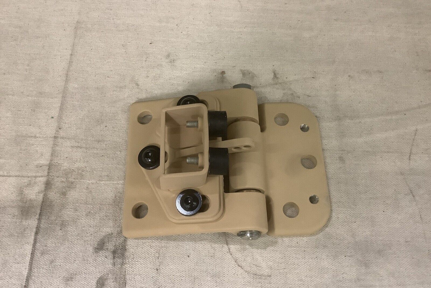 MRAP MATV SHORT DOOR HINGE-2 BUMPERS RH-PAINTED 0312107182-00 2510-01-582-3499