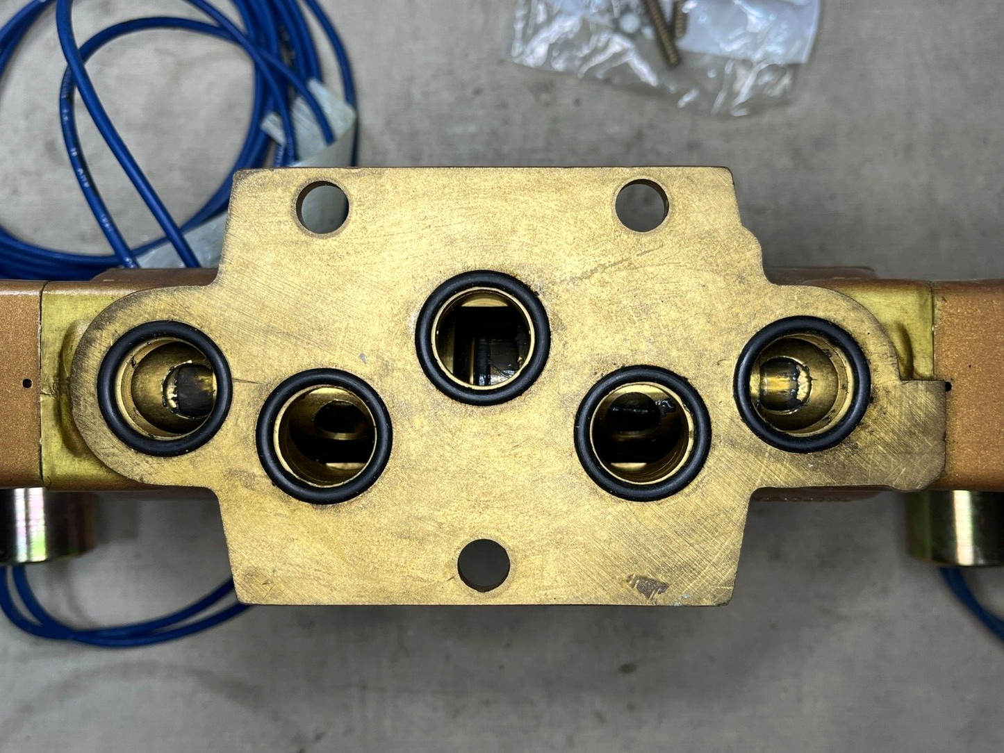 VERSA VALVE,LINEAR,DIRECTIONAL CONTROL VGG4532-U-31-A120 4810-01-106-8965
