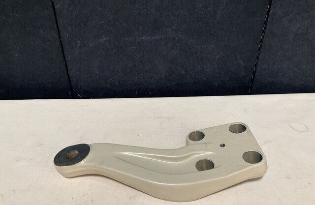 MILITARY M915, M916A1 TRUCK 1718600 PIVOTING WHEEL SPINDLE ARM 2530-01-325-6380