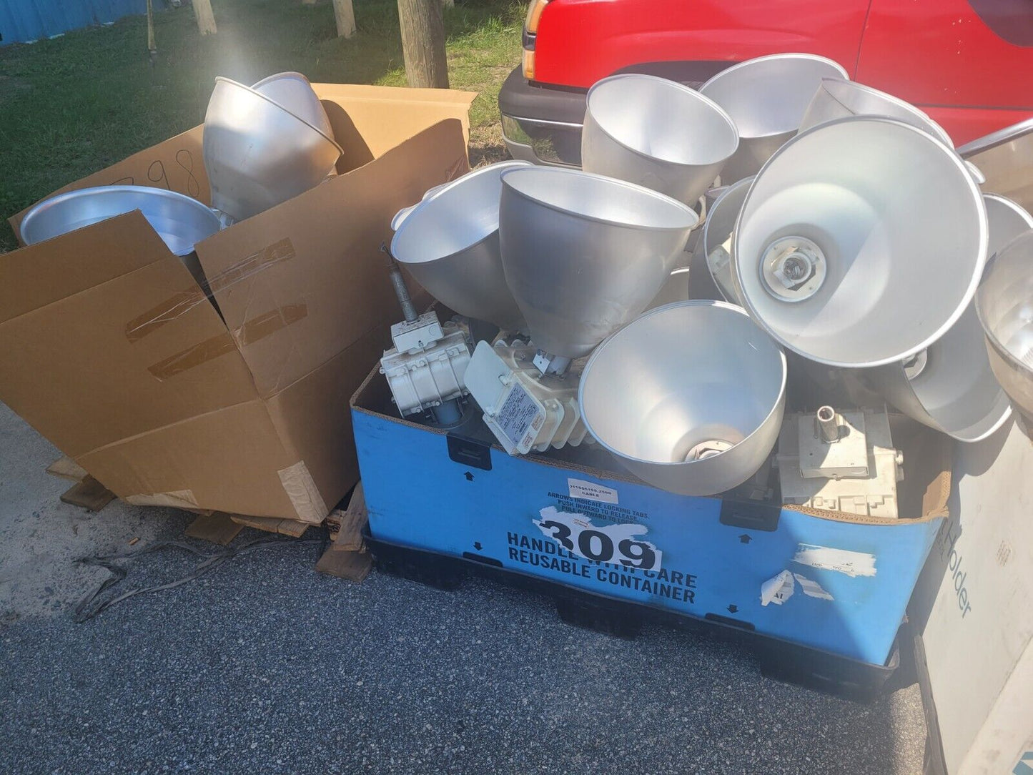 LOT OF 4 PALLETS 400W High Bay Metal Halide Lamp JM0440M X400 M-59 DAMP Lights