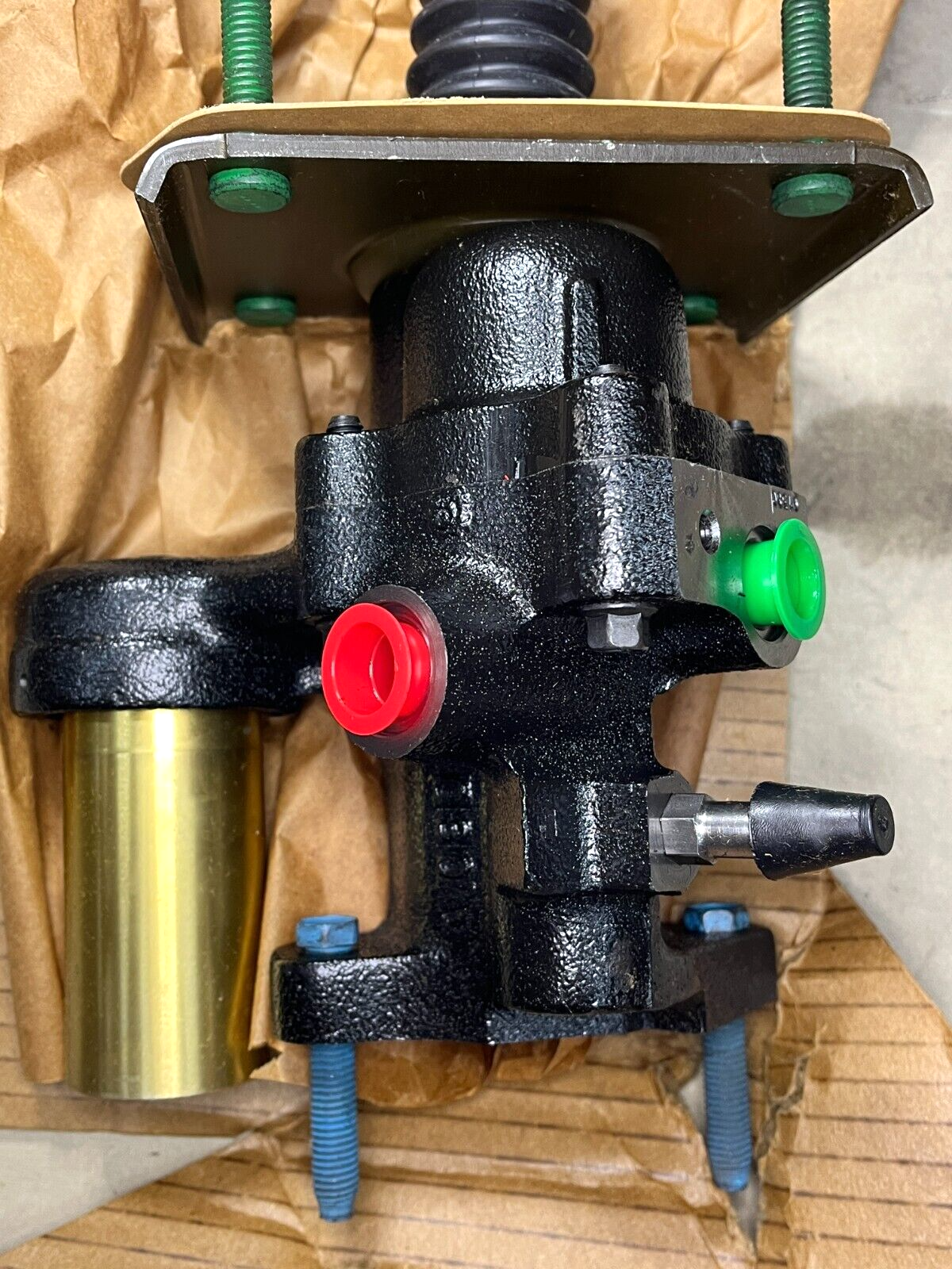 HMMWV M998 BRAKE BOOSTER CYLINDER ASSEMBLY KIT WITH HARDWARE 2530-01-568-8843