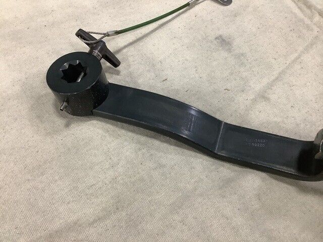 TRACTOR, WHEELED, INDUSTRIAL BAE SYSTEMS 12537519 DOOR HANDLE 2540-01-578-6847