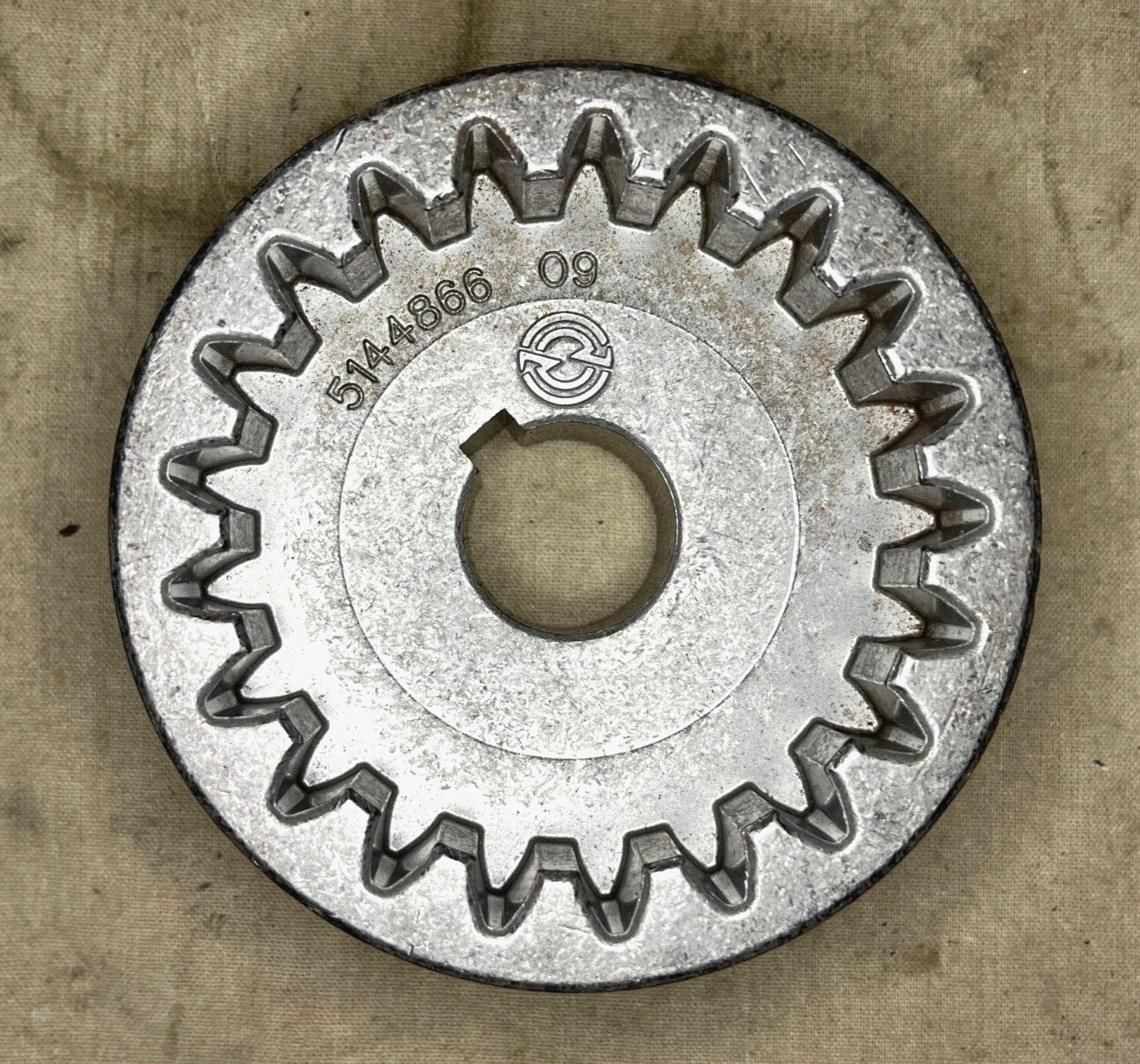 HEMTT DETROIT DIESEL HUB 5144866 AIR COMPRESSOR INTERNAL GEAR 3020-01-068-3563