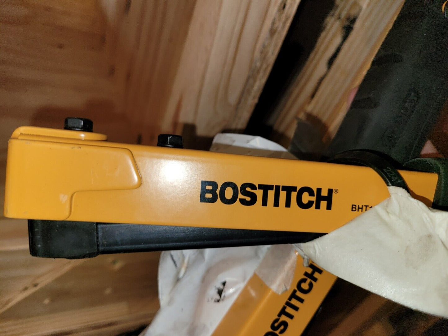 2 NEW Bostitch Heavy-duty Manual Tacker HAMMER Roofing Insulation Carpet Stapler