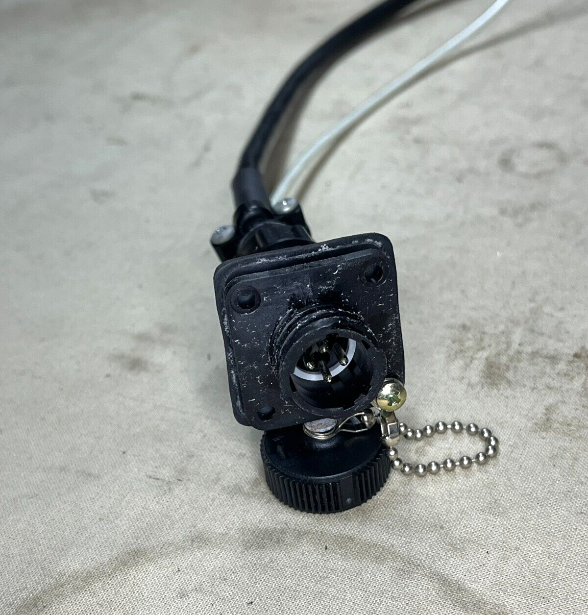 ELECTRICAL RECEPTACLE CONNECTOR 206430-1 4-PIN 600V 150V 5935-01-074-9032 NOS