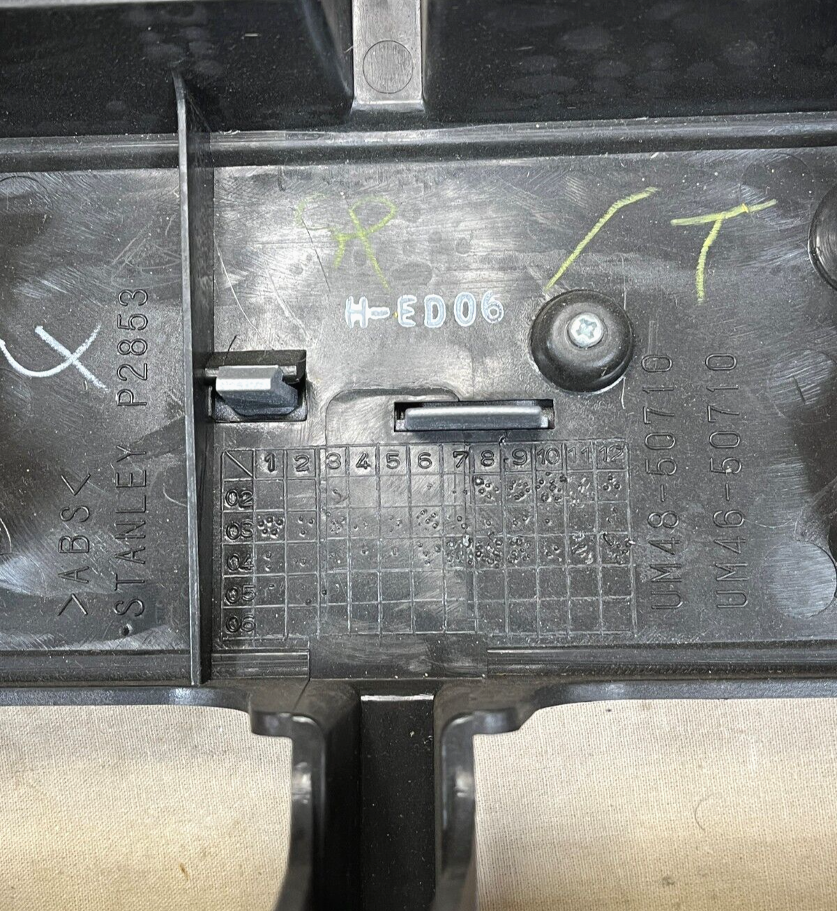 2003 - 2006 European Ford Ranger OEM Grille UM48-50710 UM46-50710 New