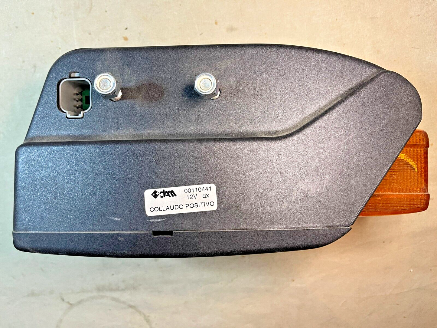 NEW ELECTRIC VEHICULAR LIGHT 00110441 12V DX