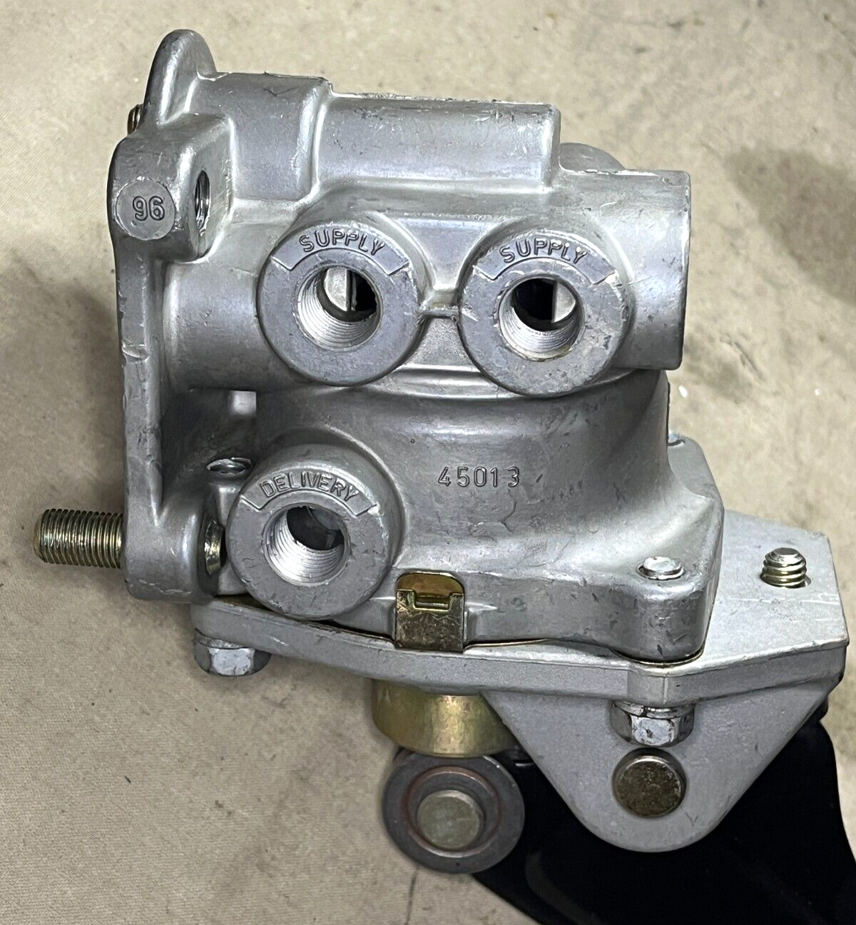 BENDIX 279951N - E-5 SINGLE CIRCUIT FOOT BRAKE VALVE 279950 4820-00-158-1220