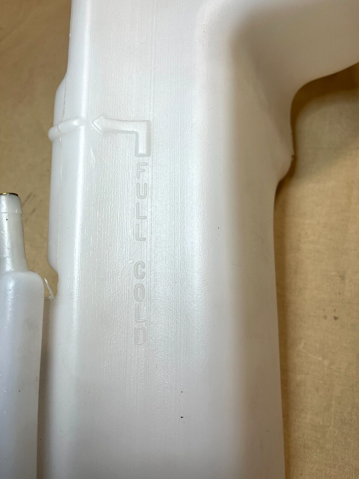 M1008 M1009 CUCV TRUCK RADIATOR OVERFLOW TANK 14052221 2930-01-159-2902