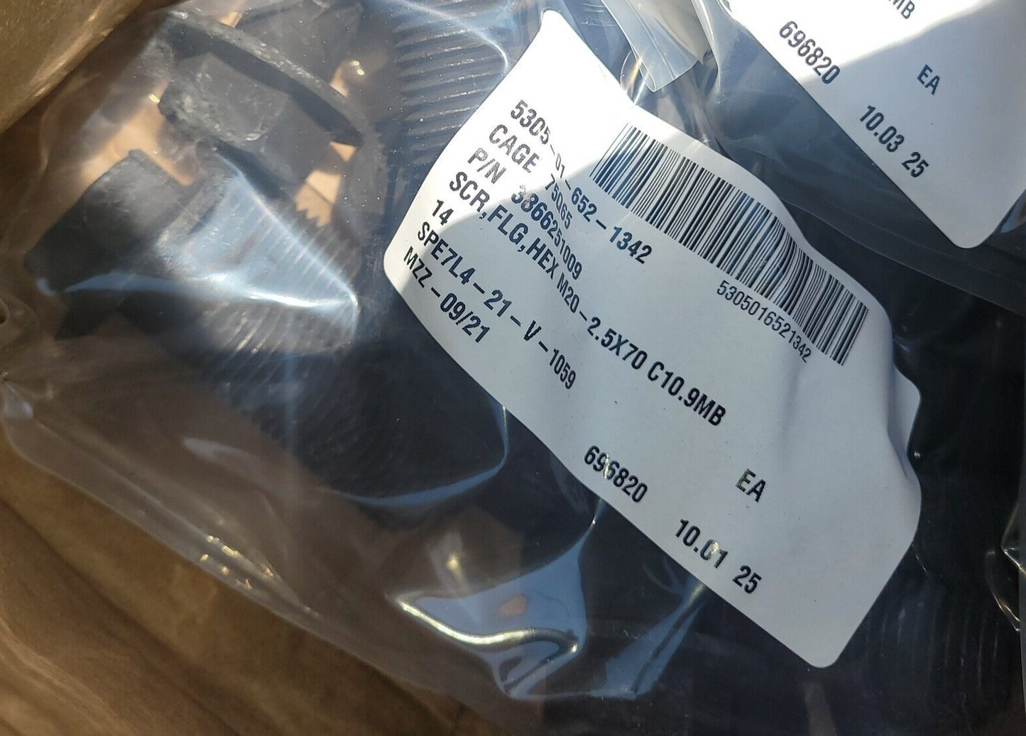 FIRE FIGHTING TRUCK 3866251009 3866251 HEXAGON HEAD CAP SCREW 5305-01-652-1342