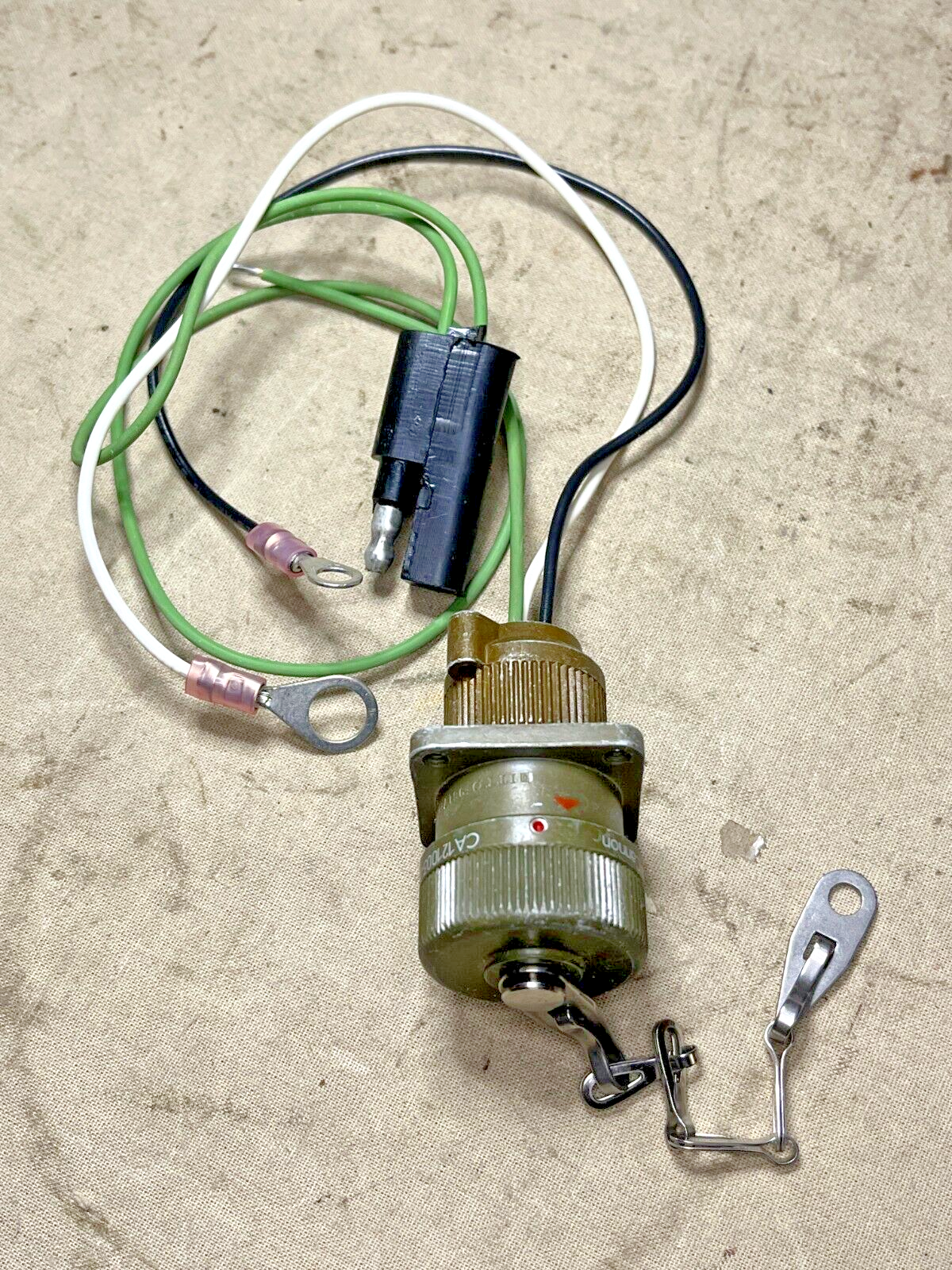 M998 HMMWV MACKENZIE 31597 ELECTRICAL RECEPTACLE CONNECTOR 5935-01-431-5656 NOS