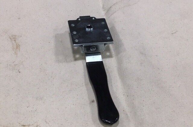 NEW MRAP NAVISTAR DEFENSE 3113704C91L VEHICLE HATCH DOOR KIT, EGRESS HANDLE ASSY