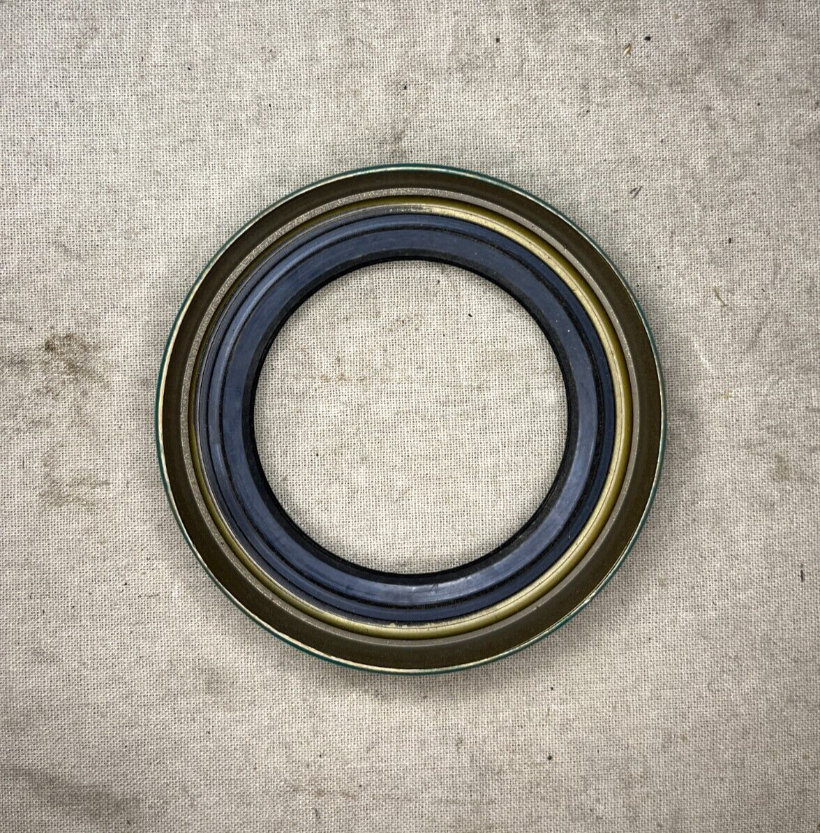 NEW M998 HMMWV AM GENERAL 5714224 FRONT PLAIN ENCASED OIL SEAL 5330-01-413-3713