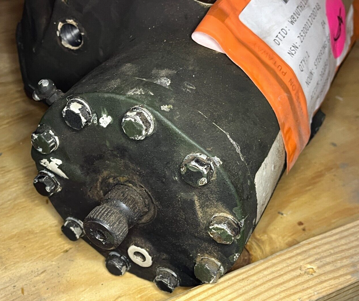 HEMTT TRUCK R.H. SHEPPARD 1323390 STEERING GEAR 492SBR4 7536814 2530-01-170-0748