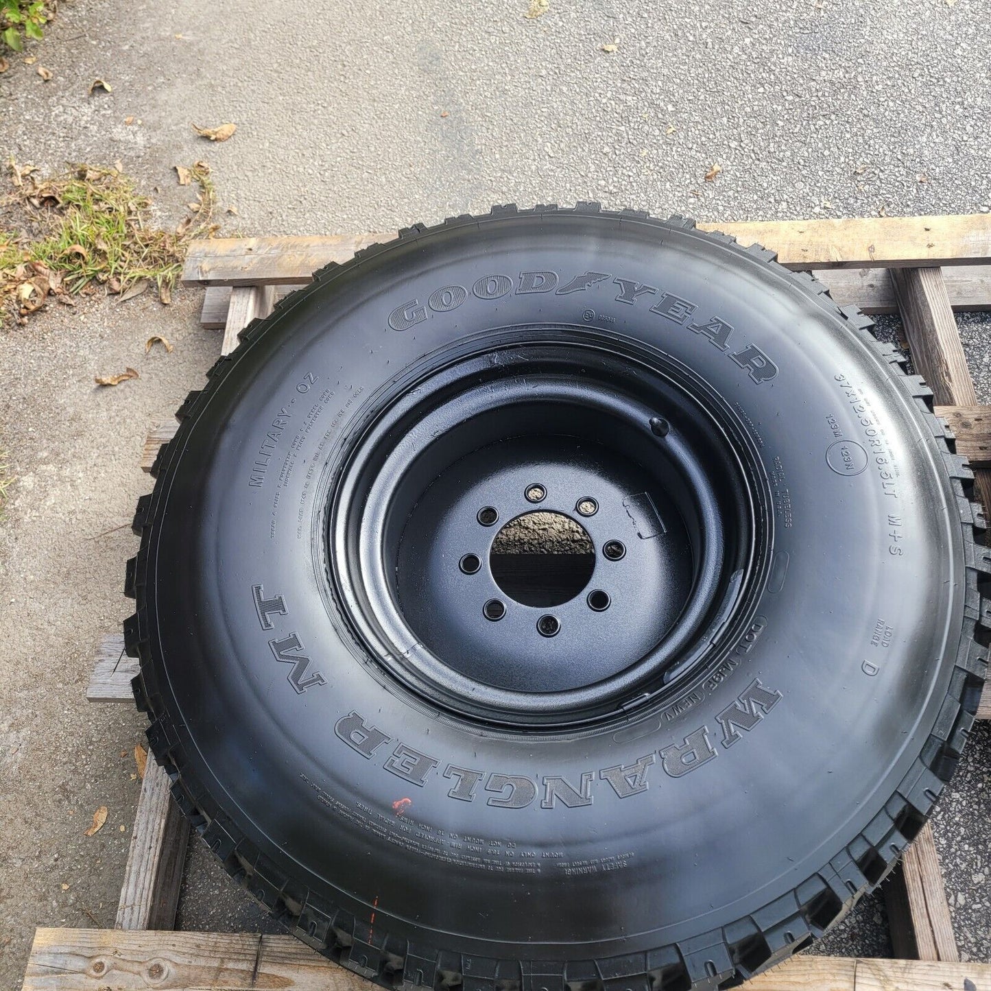 MILITARY Road Tire and Wheel 8 Lug 37x12.50R 16.5LT M998 WHEEL Military HMMWV