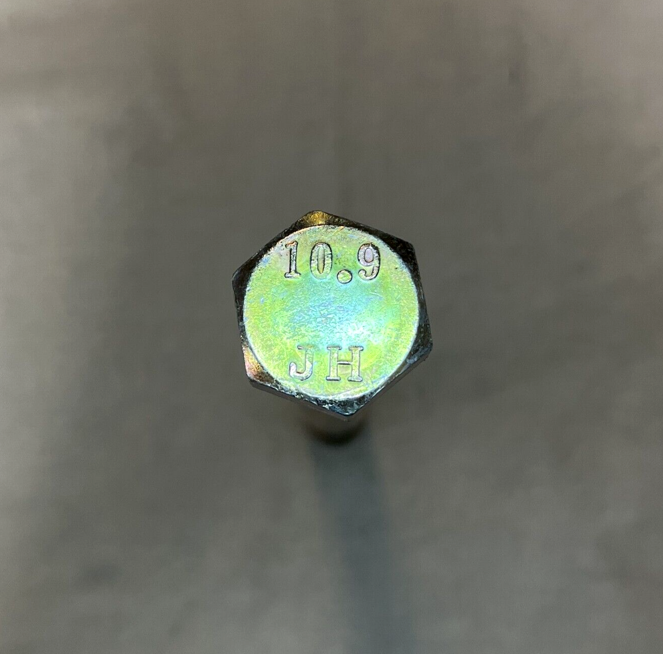 5305-01-495-4547 HEXAGON HEAD CAPSCREW SHOULDERED BOLT FOR LAV/IAV B18231B16140N