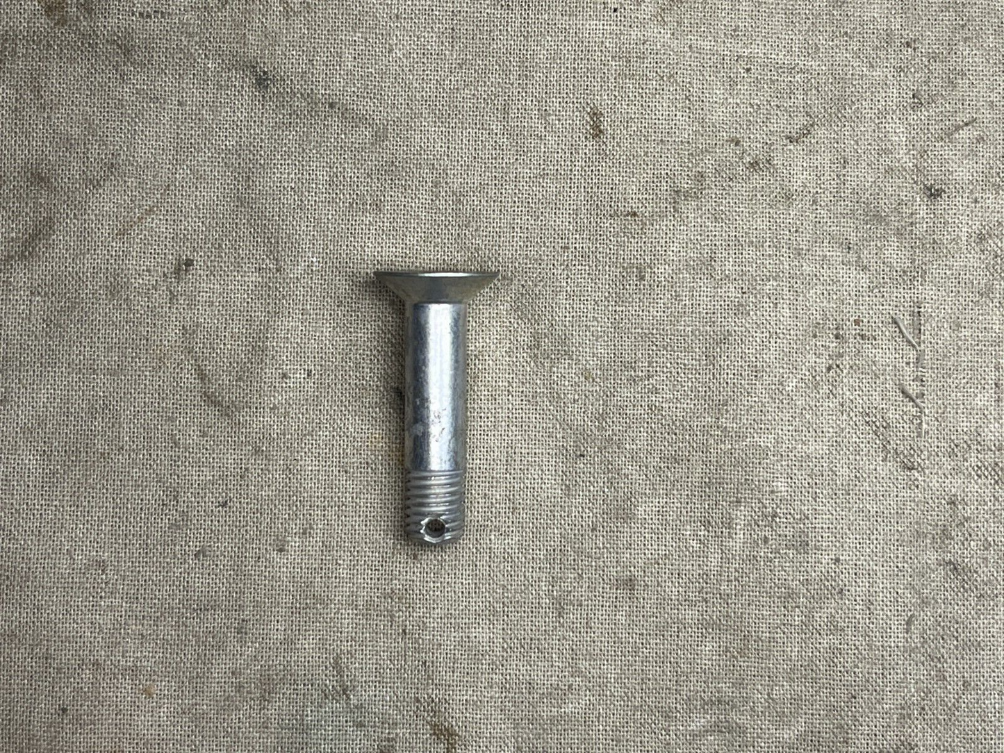NEW AIRCRAFT PHANTOM F-4 BOEING 32-32255-11 MACHINE SCREW 5305-00-905-8211 USA