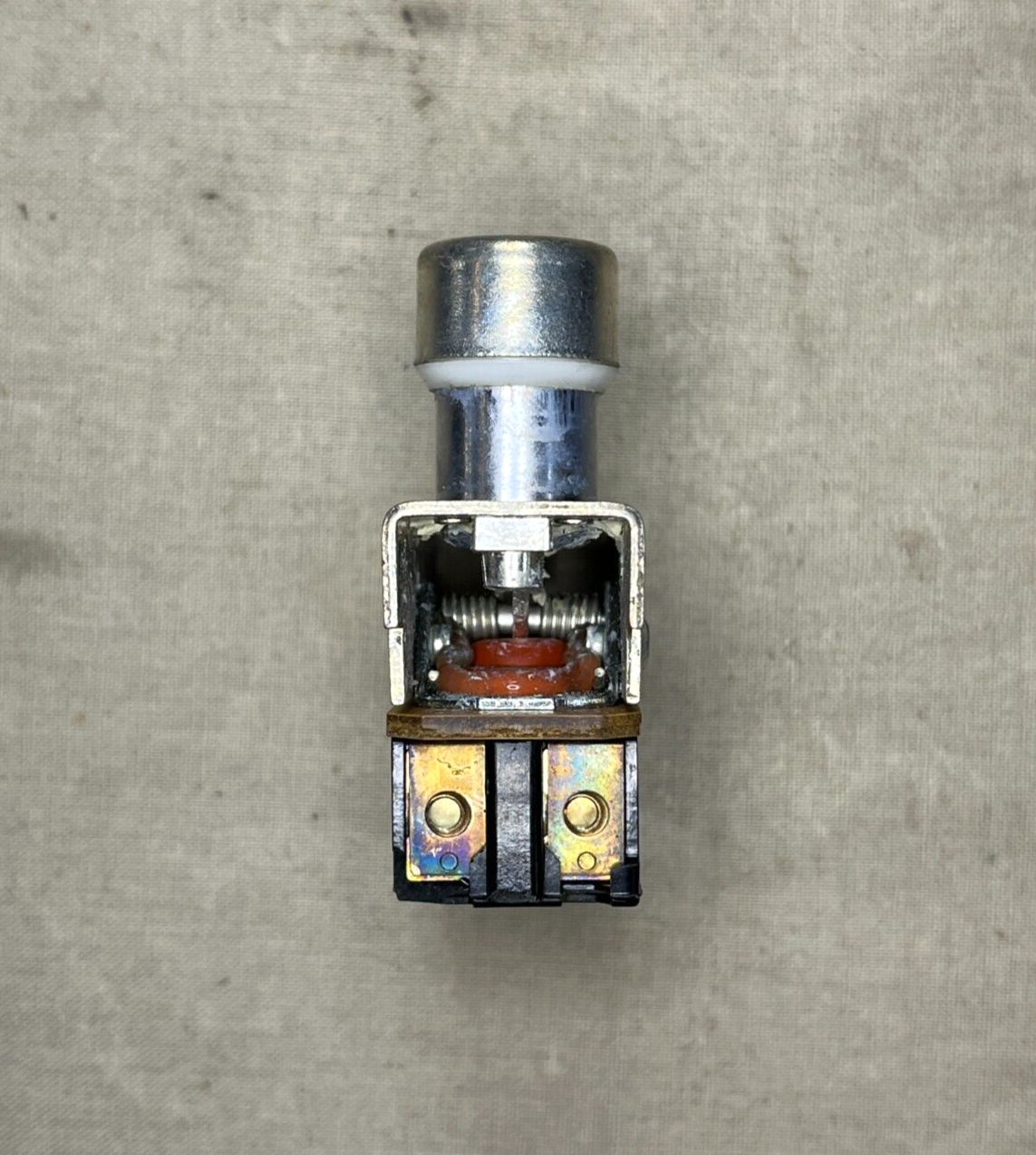 HELICOPTER EATON M8805/55-001 FOOT PEDAL PUSH SWITCH 8870K2 5930-00-262-0889