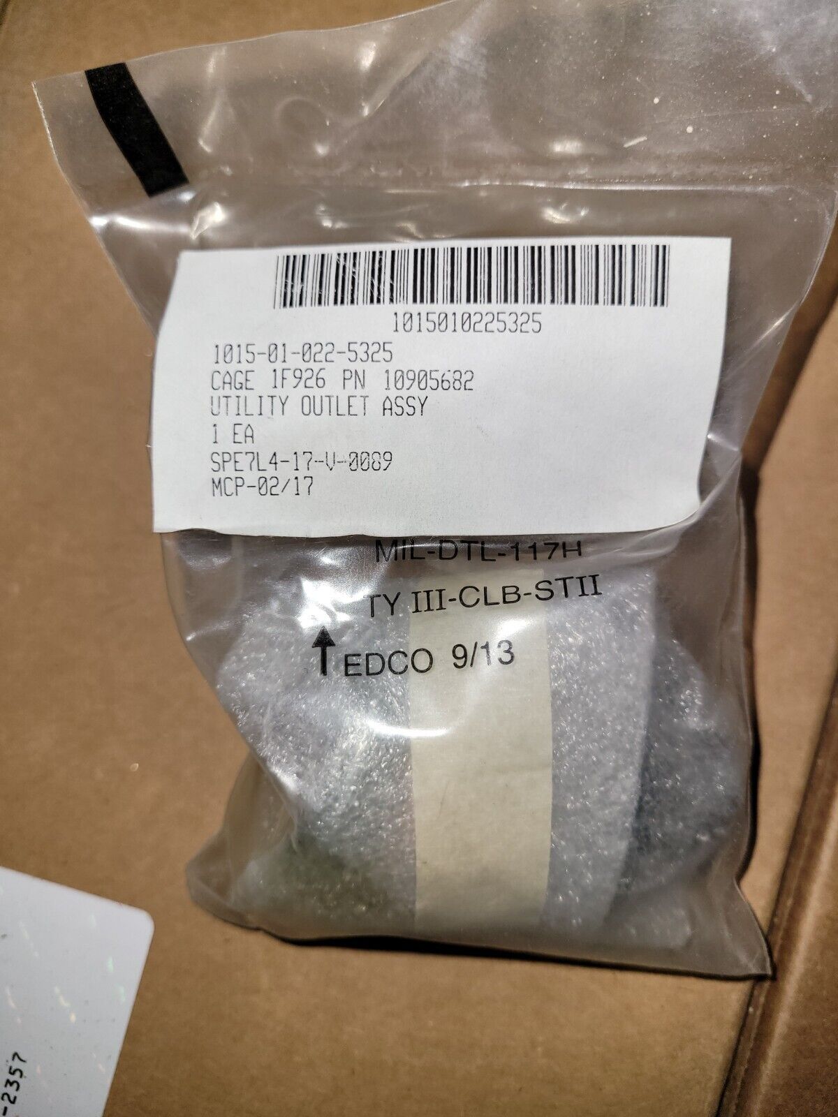 HMMWV M35 MILITARY PLUG 10905682 UTILITY OUTLET ASSEMBLIES NSN 1015-01-022-5325