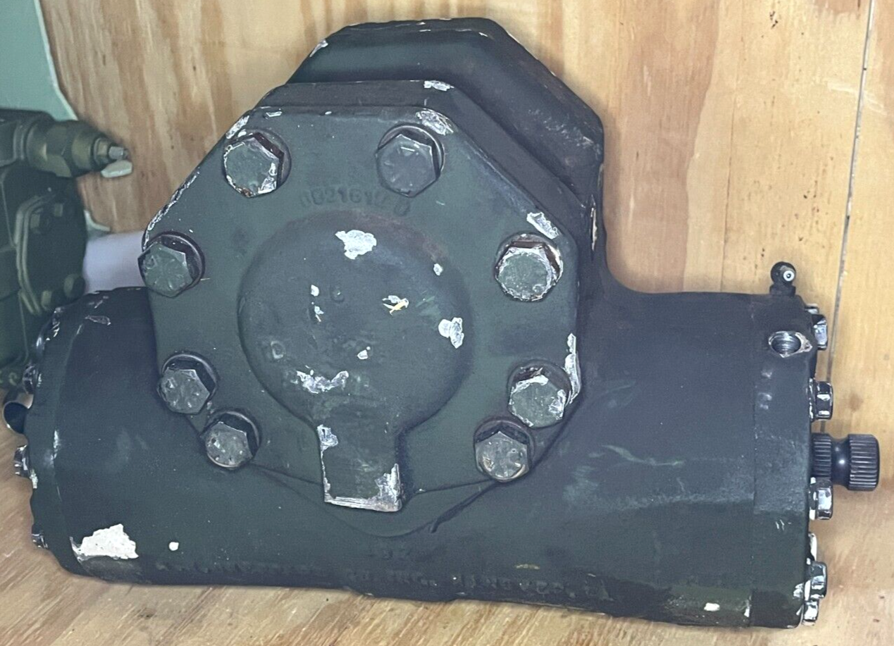 HEMTT TRUCK R.H. SHEPPARD 1323390 STEERING GEAR 492SBR4 7536814 2530-01-170-0748