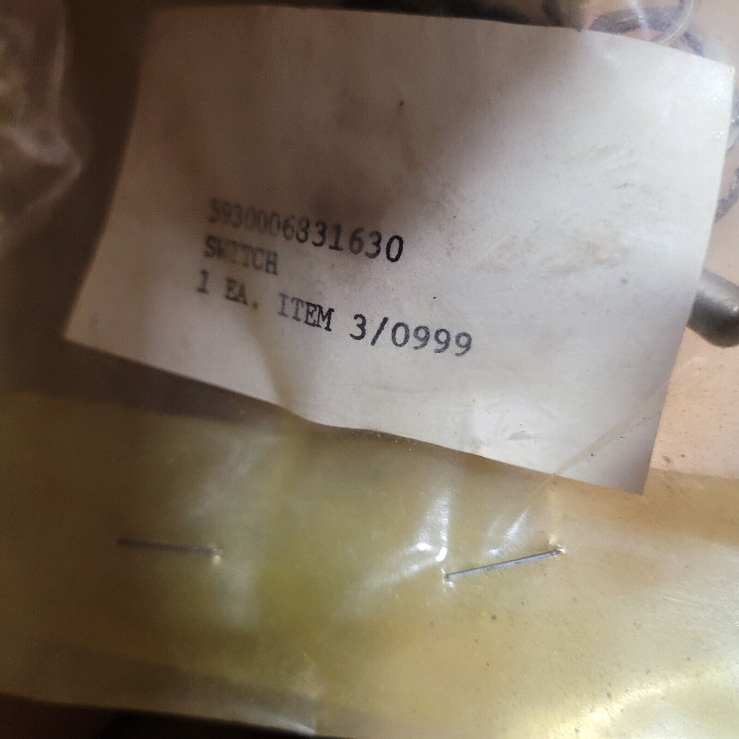 MILITARY STANDARDS MS24523-24 1TL1-21 ROUND TOGGLE SWITCH USAF 5930-00-683-1630
