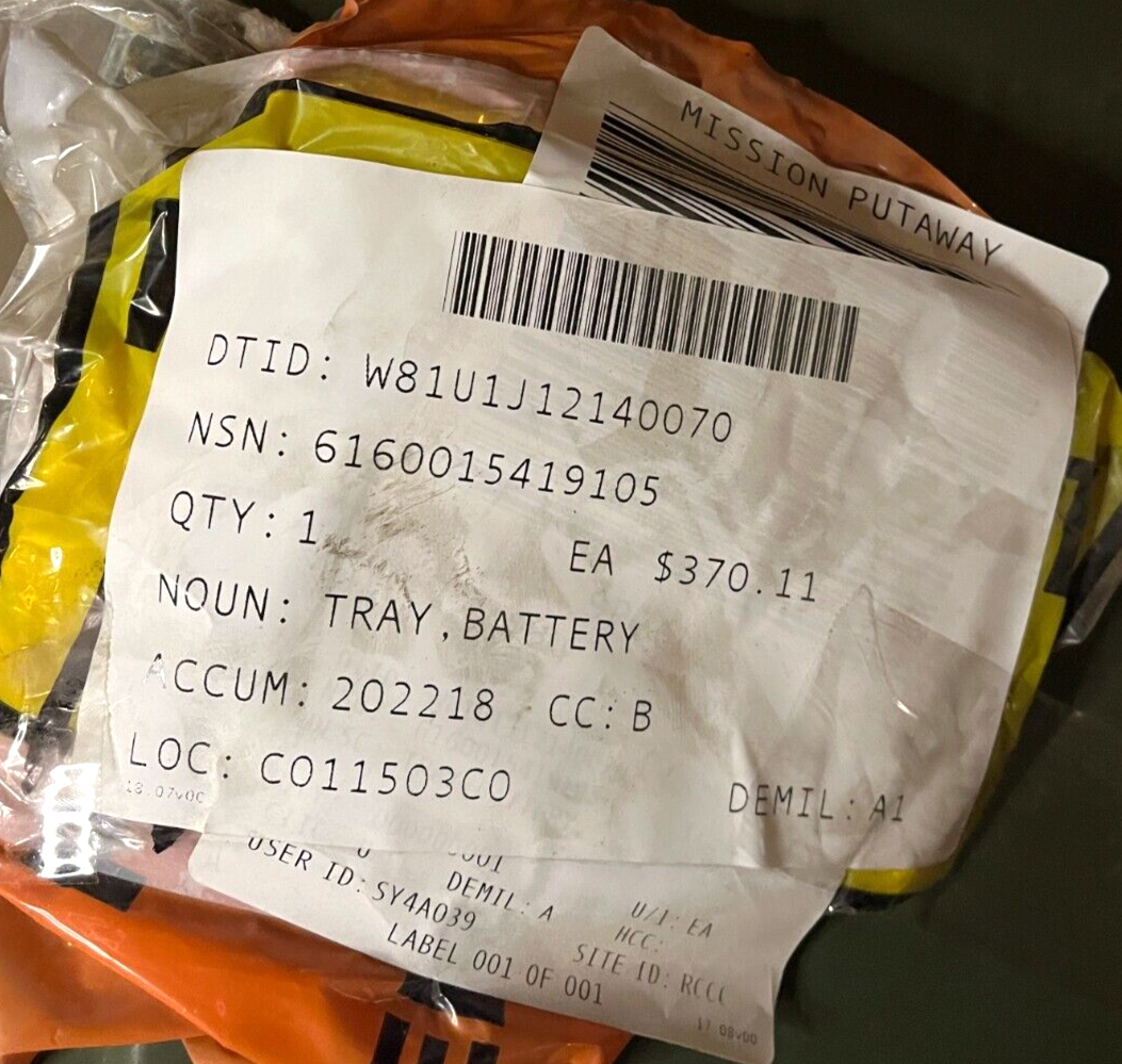 FMTV MRAP MATERIAL HANDLING-CONTAINER BATTERY TRAY 12423451 6160-01-541-9105 NOS