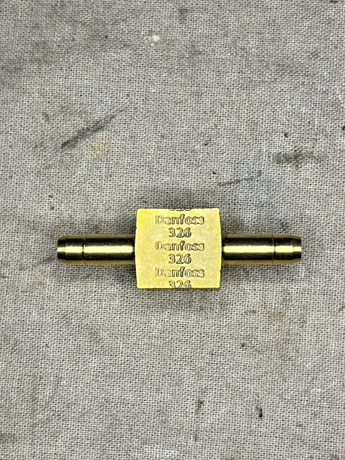 M998 HMMWV DANFOSS 12339969 1/4'' 1/8'' PIPE TO HOSE TEE FRONT 4730-01-192-8086