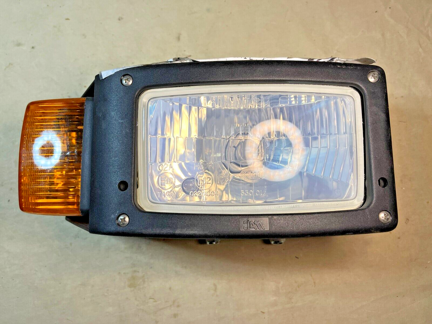 NEW ELECTRIC VEHICULAR LIGHT 00110441 12V DX