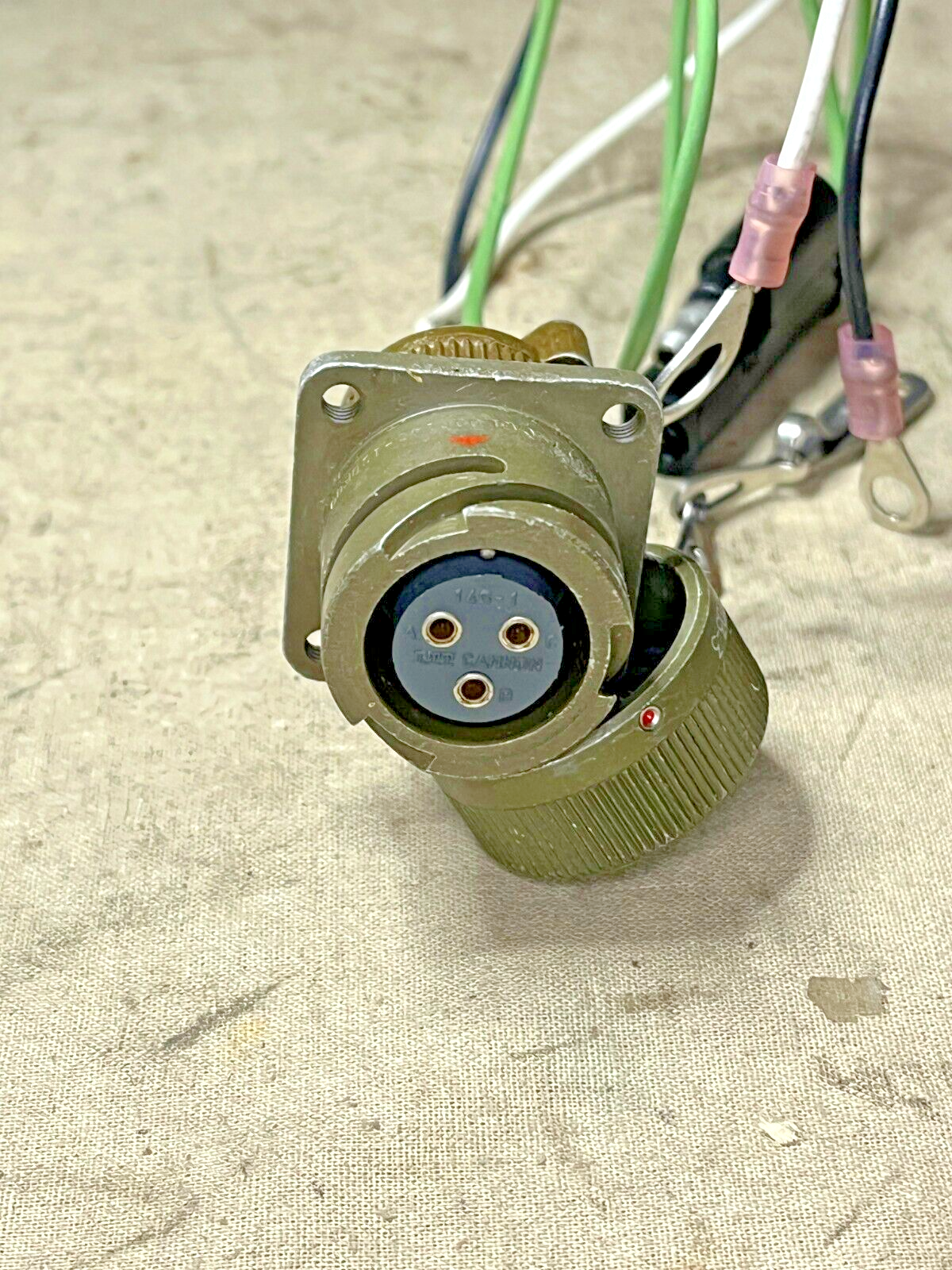 M998 HMMWV MACKENZIE 31597 ELECTRICAL RECEPTACLE CONNECTOR 5935-01-431-5656 NOS