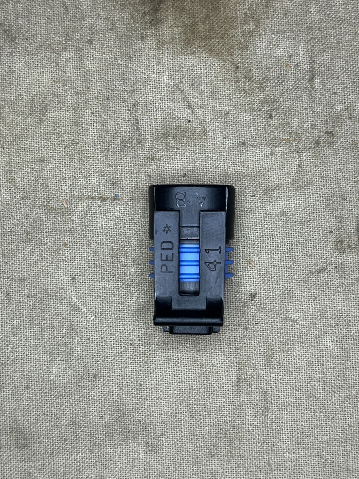 M998 HMMWV 12460128 2-WAY ELECTRICAL RECEPTACLE CONNECTOR ASSY 5935-01-443-9124