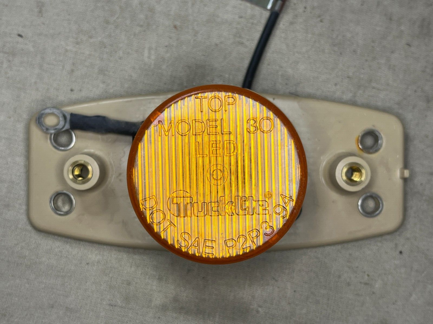 TRUCK-LITE 07431 12V 24V FRONT YELLOW LIGHT LED EMITTING DIODE 6210-01-633-1645