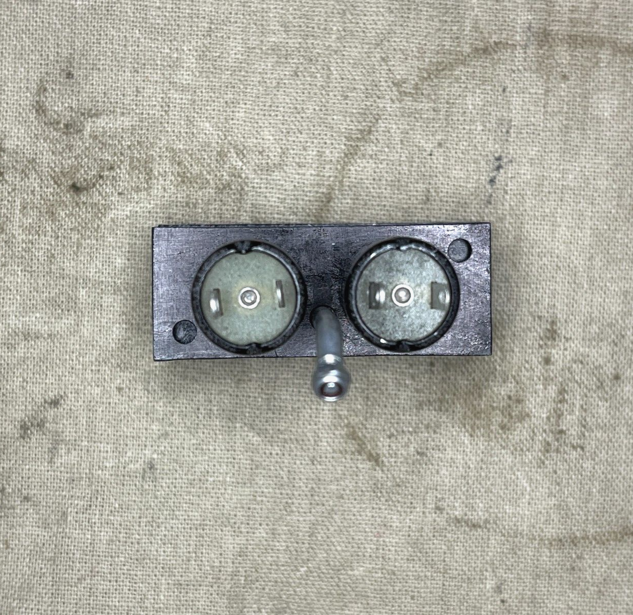 AIRCRAFT, PROWLER EA-6B L20050B52AC INDICATOR LIGHT L20050B-52 6210-00-418-6289