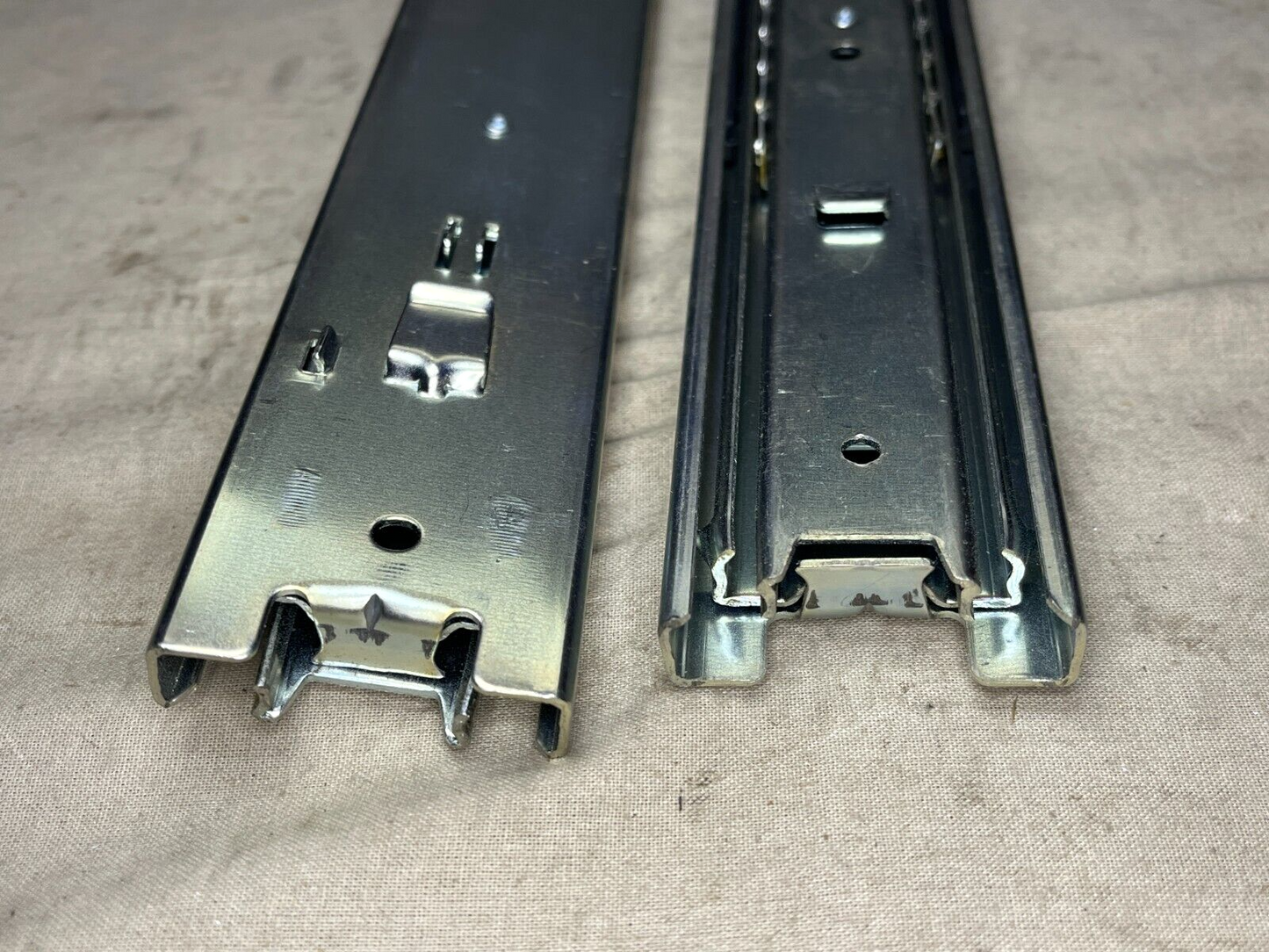 NEW 2EA CONVEYOR SLIDE UNIT C230177 GA0110 1999192 3910-01-196-0562