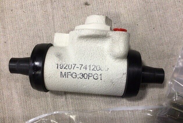 Military M211/M135 2285332 Hydraulic Brake Wheel cylinder 2530-00-741-2065