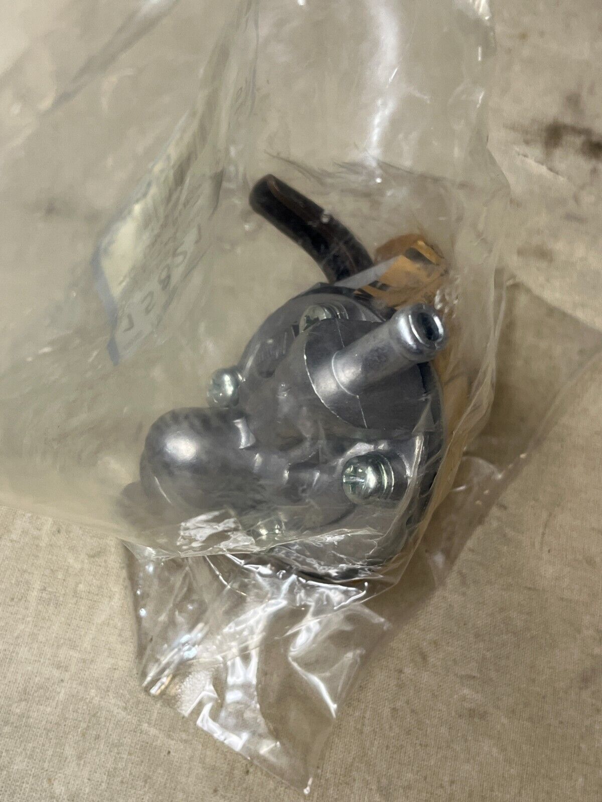 GENUINE OEM KUBOTA 15821-52030 CAM ACTUATED FUEL PUMP 50494A 2910-01-445-4934