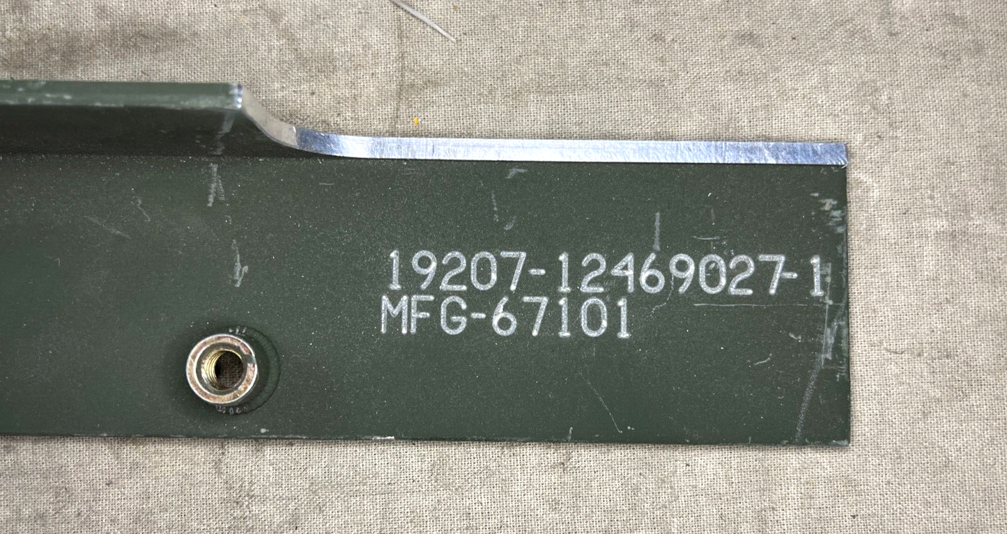 HMMWV HUMMER H1 12469027 BRACKET, SPLASH  SHIELD RH RCSK17573 5340-01-432-4879