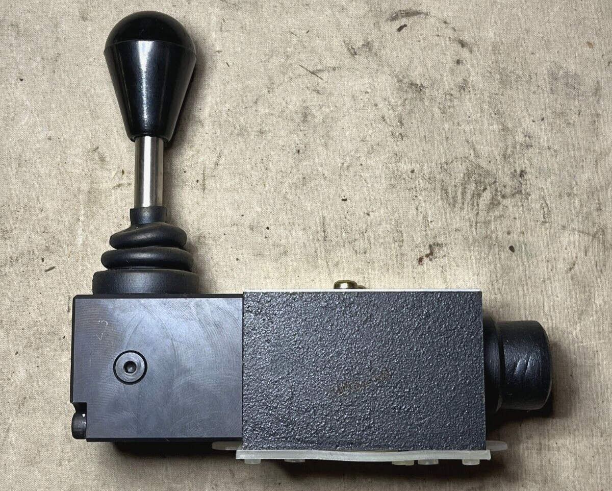 EATON 02-147979 DIRECTIONAL CONTROL VALVE 20GPM DG17V-3-0A-60 4820-01-656-5710